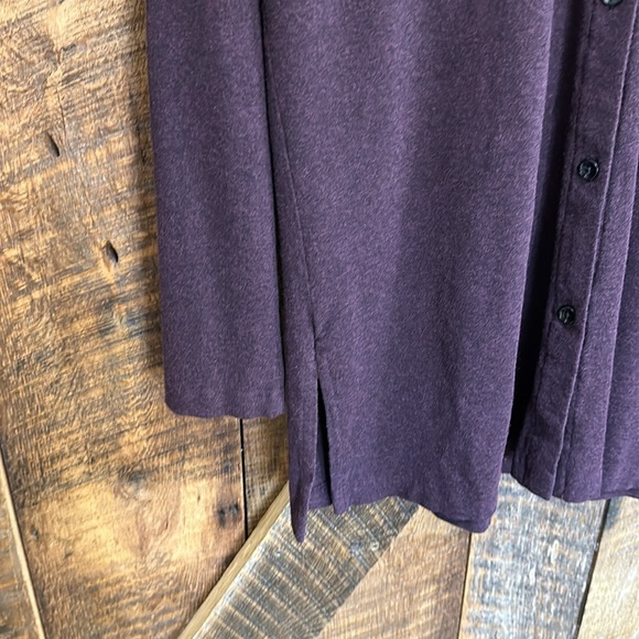 Women’s LL Bean long sleeve button down collared fitted shirt - Picture 3 of 4